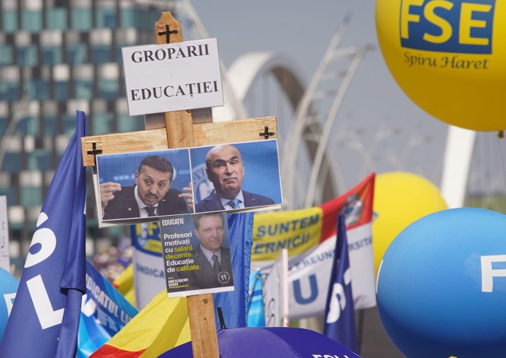 Pancartă afișată de către protestatari