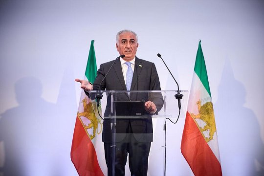 Prințul moștenitor al Iranului, Reza Pahlavi, îi îndeamnă pe iranieni să continue protestele: ”Nu abandonați străzile. SUA sunt gata să ajute”