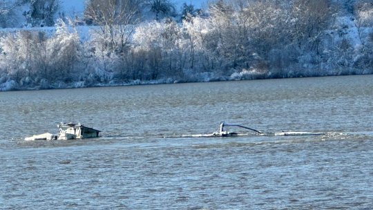 Barjă cu peste 1.100 de tone de îngrășământ chimic, scufundată în Dunăre la Zimnicea. Incidentul nu a fost anunțat public timp de trei zile
