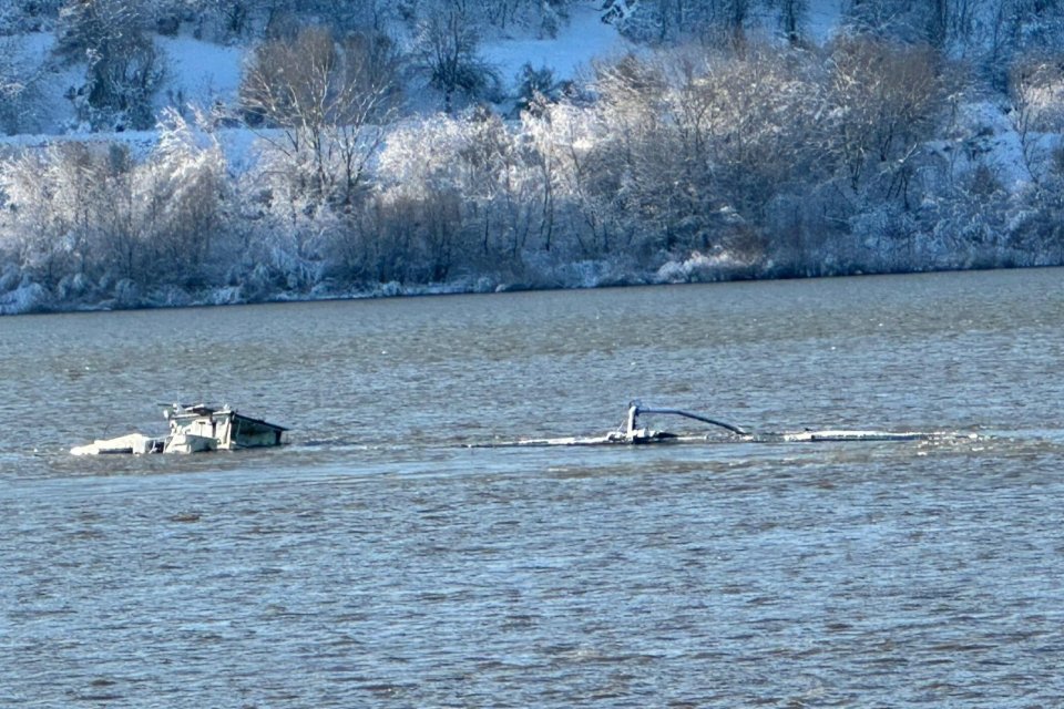Barja scufundată în Dunăre