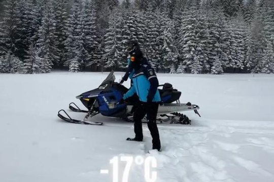 Fenomen spectaculos pe munte, la minus 17 grade. Video viral din ”«biroul» jandarmilor montani”