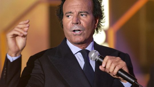 Julio Iglesias, vizat de acuzații grave formulate de două foste angajate. Plângerea a ajuns la instanța supremă din Spania