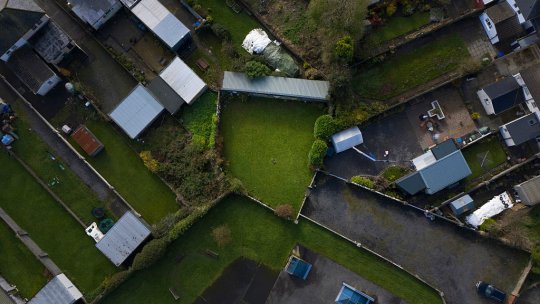 Statul va urmări proprietățile din ”satelit”. Cum pregătește guvernul depistarea construcțiilor ilegale și creșterea colectării impozitelor