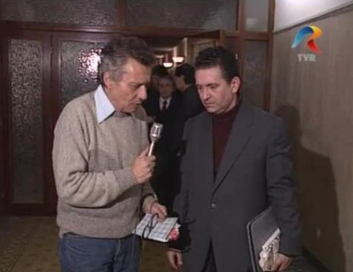 Aurel Dragoș Munteanu, în timpul unui interviu la TVR