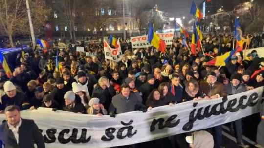 Bărbatul care i-a înfuriat pe suveraniști cu mesajul ”Marș la Moscova!”, la protestul din București, a fost amendat