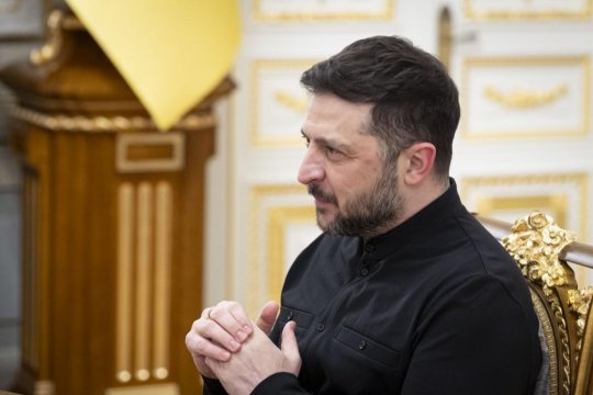 Zelenski îi dă asigurări lui Trump că Ucraina vrea pacea. O delegație pleacă spre SUA pentru negocieri privind garanțiile de securitate