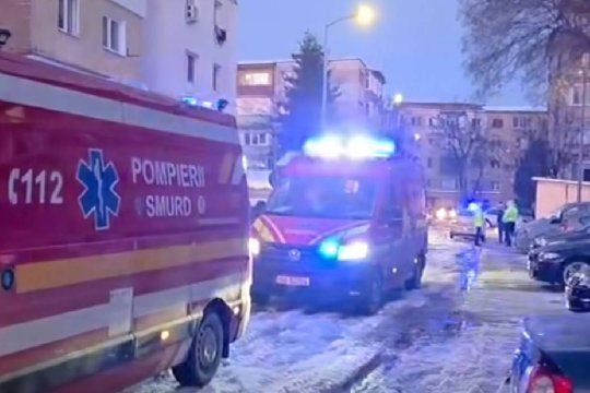 Explozie într-un bloc din Alba Iulia. Zeci de locatari evacuați, un bărbat în stare gravă