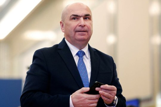 Ilie Bolojan, primit cu huiduieli la Botoșani. Nemulțumirile față de tăierile bugetare ies la suprafață