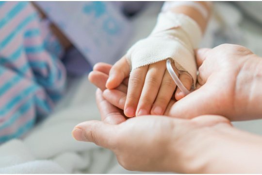 Un final care ridică multe întrebări. Copilul de 2 ani și jumătate, aflat în moarte cerebrală, s-a stins la București