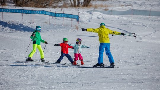 Vacanța de schi în anul școlar 2025 - 2026. Când au elevii zile libere și ce pauze apar în calendarul profesorilor