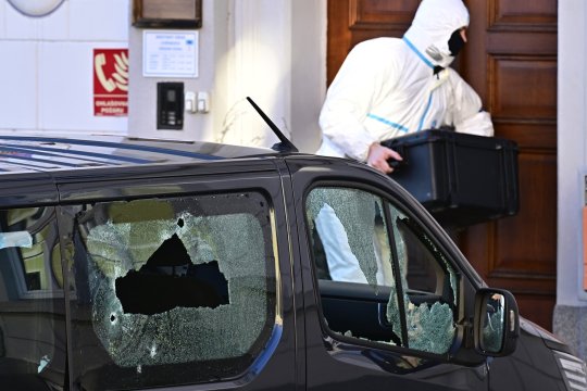 Primar împușcat chiar în sediul instituției pe care o conduce de un bărbat. Ce l-a determinat pe inculpat să deschidă focul