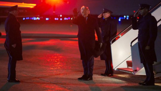 Zborul spre Davos, întrerupt pentru Donald Trump. Avionul prezidențial a revenit la bază după o problemă tehnică