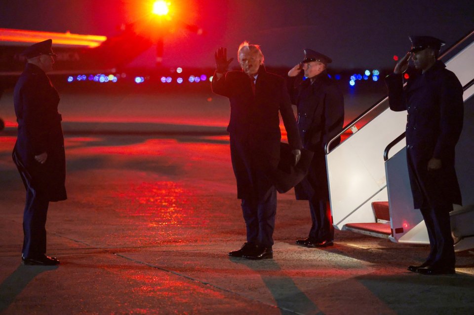 Zborul spre Davos, întrerupt pentru Donald Trump