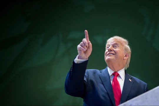 Președintele SUA exclude forța militară în disputa privind Groenlanda, dar insistă pentru negocieri imediate