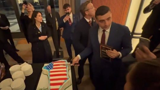 George Simion, filmat la Washington tăind un tort în forma Groenlandei, decorat cu steagul SUA. Ce spune liderul AUR despre moment