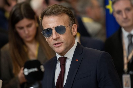 Efect neașteptat după discursul lui Macron de la Davos. Acțiunile unei companii de ochelari au explodat