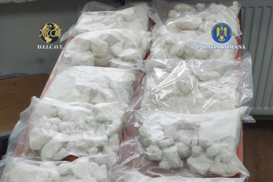 Cetățean olandez reținut în București după ce a fost prins cu 12 kilograme de ”drog zombie”