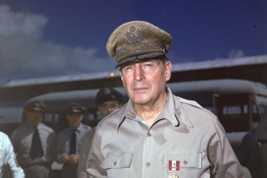 Personalitatea zilei 26 ianuarie | Douglas MacArthur, generalul care a modelat Pacificul și a sfidat președinți