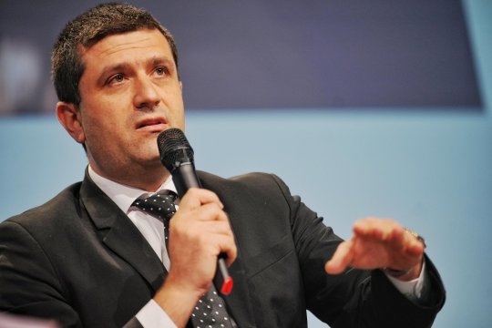 Radu Miruță, declarații controversate despre ”patriotismul” lui Nicolae Ceaușescu. Institutul de Investigare a Crimelor Comunismului îi solicită ministrului Apărării să le ceară scuze celor care au suferit în comunism