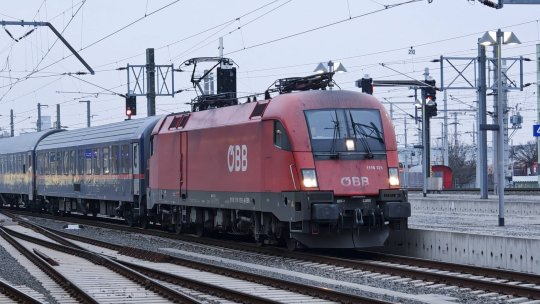 Noapte de coșmar la St. Valentin. Român reținut după ce a vandalizat un tren și a atacat polițiștii