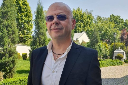 Un om de afaceri din Craiova, tatăl unui jucător de la Dinamo, reținut într-un dosar de evaziune fiscală și spălare de bani