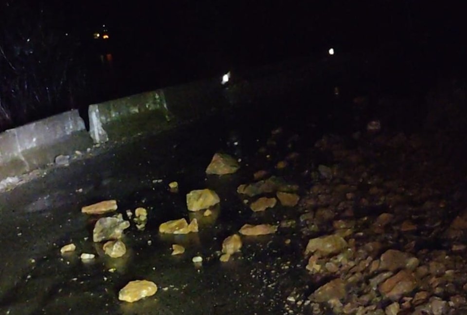 Căderi de pietre pe DN 57 Clisura Dunării