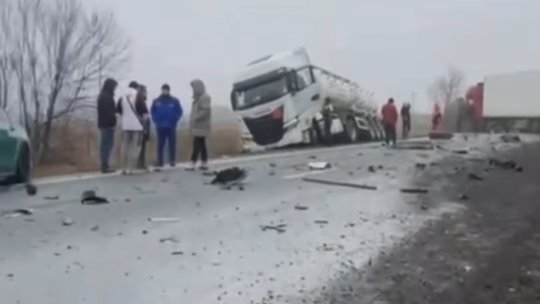 Șase oameni au murit într-un accident în judeţul Timiş, în care au fost implicate patru autovehicule