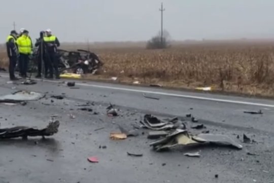 Șase oameni au murit într-un accident în judeţul Timiş, în care au fost implicate patru autovehicule