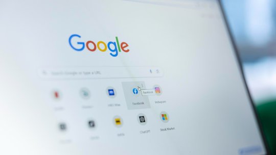 Google acceptă un acord de 68 de milioane de dolari într-un proces privind confidențialitatea. Asistentul vocal se află în centrul acuzațiilor