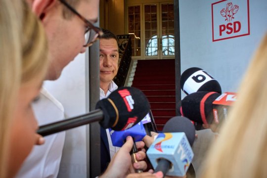 PSD îi transmite ferm lui Bolojan că nu renunță la condițiile pentru a susține în Parlament tăierile din administrație. ”Nu pot și nu trebuie separate”