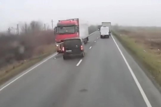 Supraviețuitor al accidentului din Timiș: ”Volanul s-a blocat în depășire”. Mărturia făcută medicilor