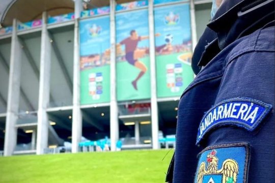 Sancțiunile jandarmilor după meciul FCSB - Fenerbahce: anchetă pentru deținere de droguri și materiale pirotehnice, amenzi și suporteri interziși pe stadioane