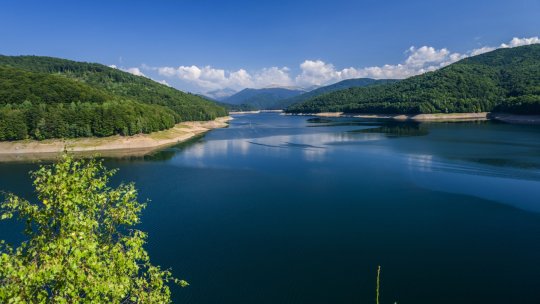 Ministerul Mediului face clarificări oficiale despre golirea controlată a lacului Vidraru și impactul asupra alimentării cu apă la Curtea de Argeș