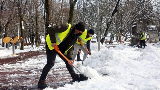 Ninsori, viscol și temperaturi în scădere în toată țara. Mii de gospodării rămân nealimentate cu energie electrică. Comandament de iarnă, la Ministerul de Interne, la ora 14.00