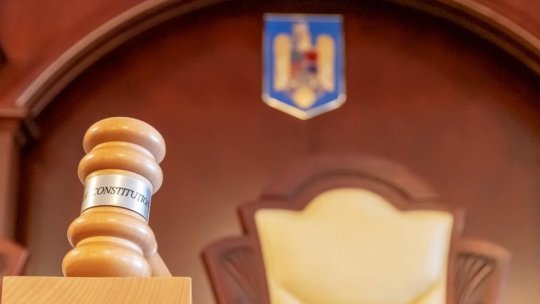 Judecătorii constituționali contestați de AUR ar putea afla dacă sunt suspendați chiar în ziua în care CCR ar trebui să decidă în cazul pensiilor magistraților
