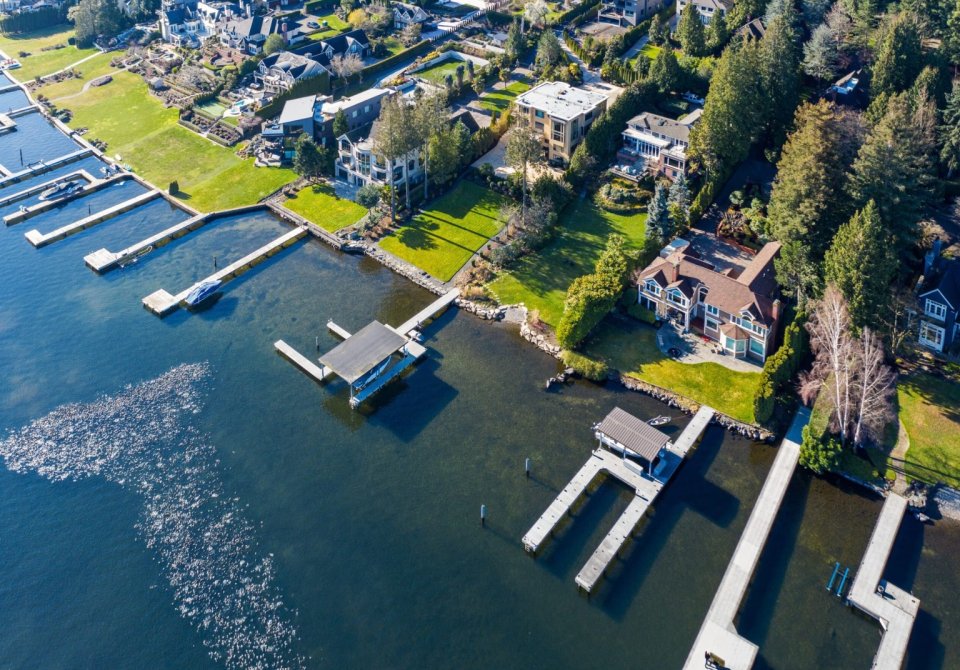 Medina, o suburbie a Seattle, Washington, în care Jeff Bezos, Bill Gates și alți miliardari dețin proprietăți