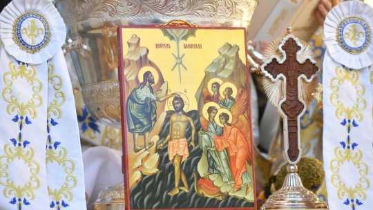 Tradiții și obiceiuri de Bobotează 2026. Ce trebuie să faci pe 6 ianuarie pentru noroc și belșug