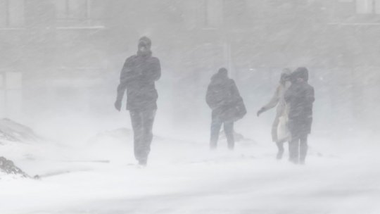Ninsori și viscol în aproape toată țara. Bucureștiul și 33 de județe sunt sub avertizări cod portocaliu și cod galben