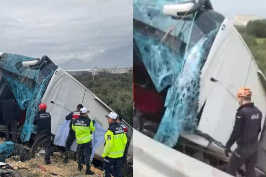 Autobuz răsturnat într-un accident grav. Zeci de pasageri au fost răniți