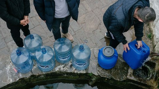 Stare de alertă în Argeș: apa contaminată cu bacterii, populația la limita răbdării