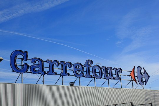 Rețeaua de magazine Carrefour România va fi vândută fraților Pavăl, proprietarii Dedeman. Când se va finaliza tranzacţia