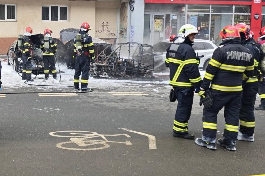 Mai multe mașini au luat foc în Sectorul 6 al Capitalei. O persoană a murit și o alta este rănită
