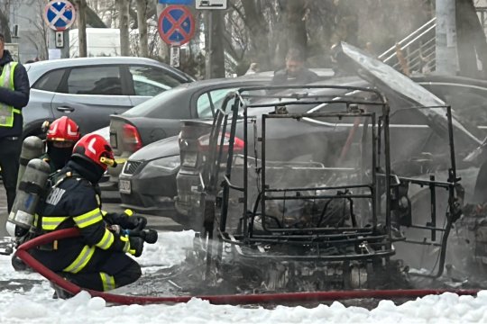 Mai multe mașini au luat foc în Sectorul 6 al Capitalei. O persoană a murit și o alta este rănită