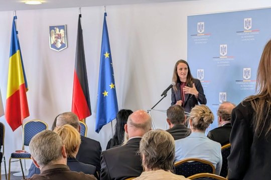 Oana Țoiu anunță cursuri de limba română pentru copiii din Germania. România reia dialogul economic cu Bavaria