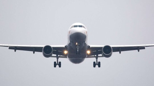 Trei însoțitori de zbor au ajuns la spital după ce au consumat bomboane cu cannabis. Ce s-a întâmplat în avion, după decolare