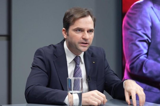 Sebastian Burduja avertizează: ”Coaliția este condamnată să funcționeze”. Alegerile anticipate ar fi ”deosebit de periculoase”