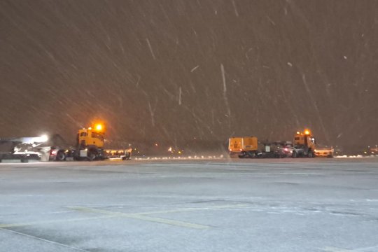 Ninsorile afectează traficul aerian pe Otopeni: mai multe zboruri, întârziate sau anulate