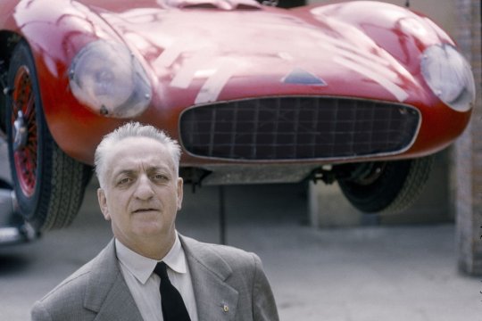 Personalitatea zilei 18 februarie | Enzo Ferrari, omul care a transformat o echipă mică într-un imperiu al vitezei