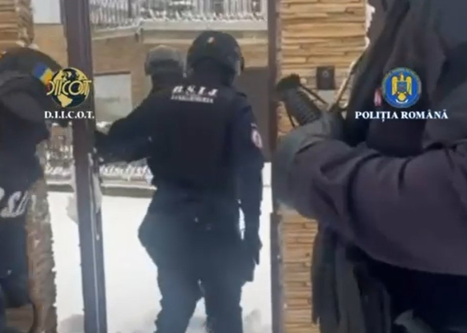Percheziții la membrii grupării conduse de liderul interlop Ghenosu.