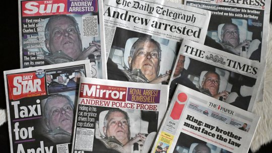 De la fast regal la tăcere în spatele geamurilor fumurii. Imaginea fostului prinț, Andrew Mountbatten-Windsor, după audieri face înconjurul lumii